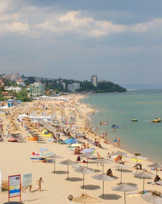 Aurora Guest House Златни пясъци Екстериор снимка
